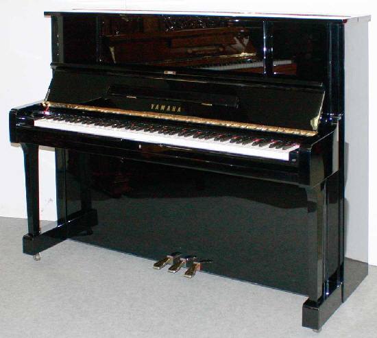 Klavier-Yamaha-UX1-schwarz-4357488-1-a